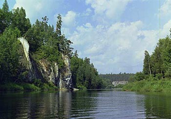 Камни Гребешки и Сибирский (вдали)